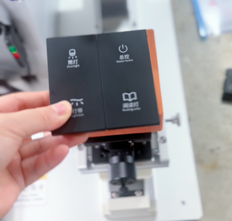 电子厂选显示屏控制面板贴膜机？德尚